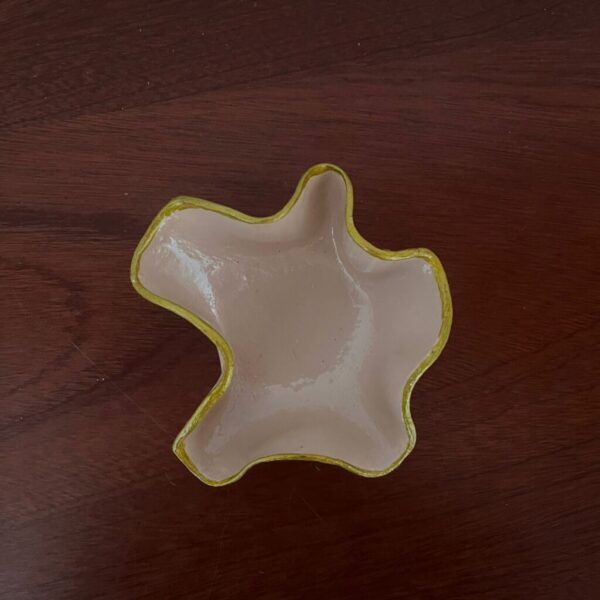 Wiggly Tea Brown Trinklet