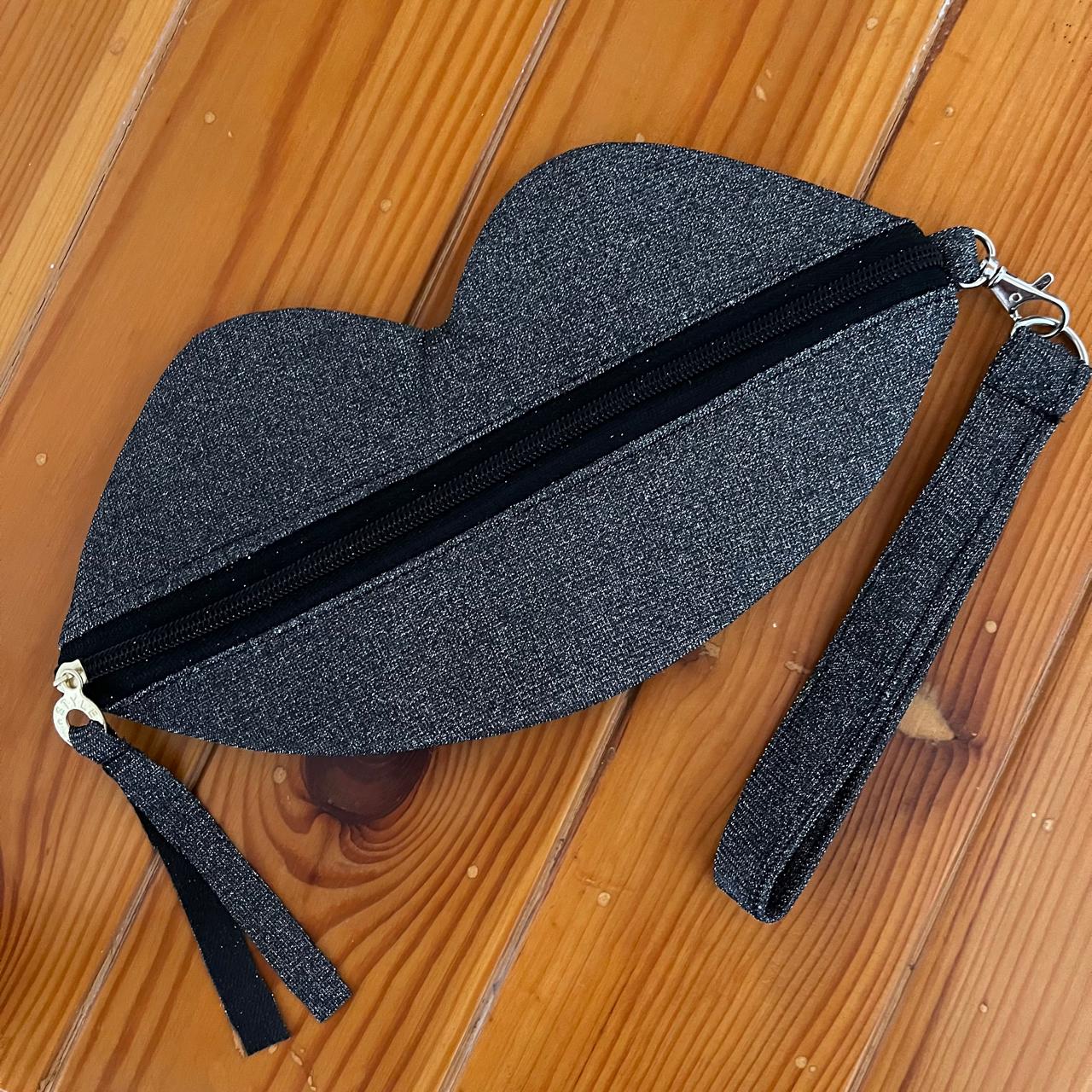 Black Lip-Shaped Wallet