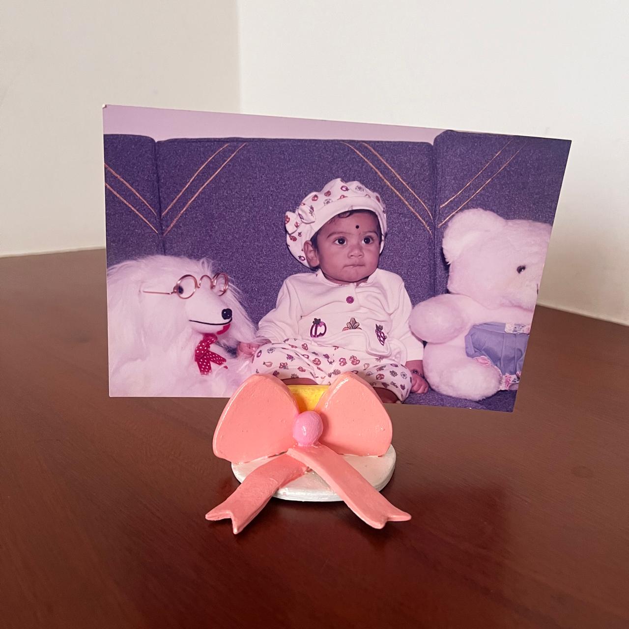 Bow-Shaped Photo Holder
